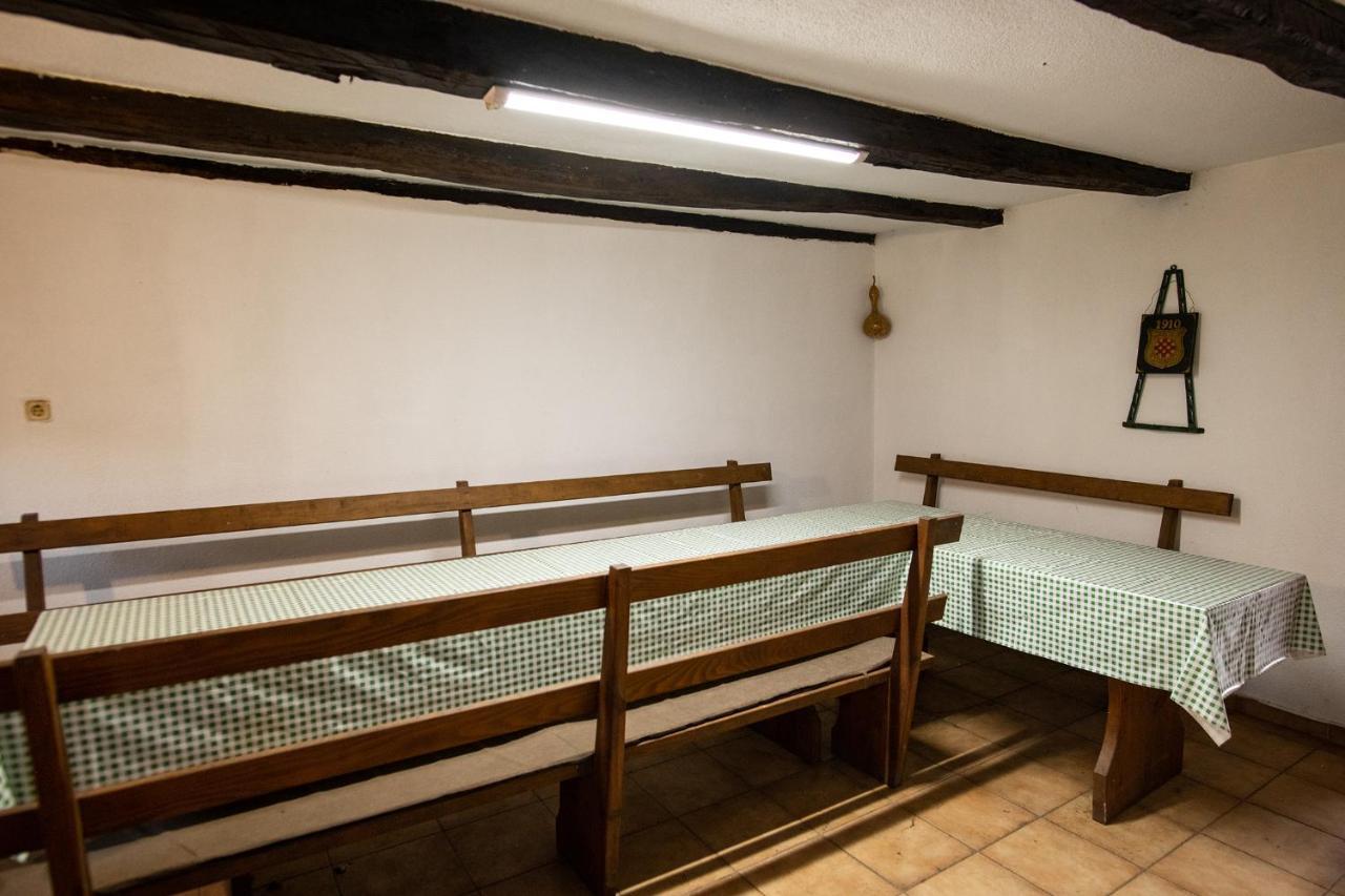 Salas 318 - B&B Farm Experience Brodski Drenovac Buitenkant foto